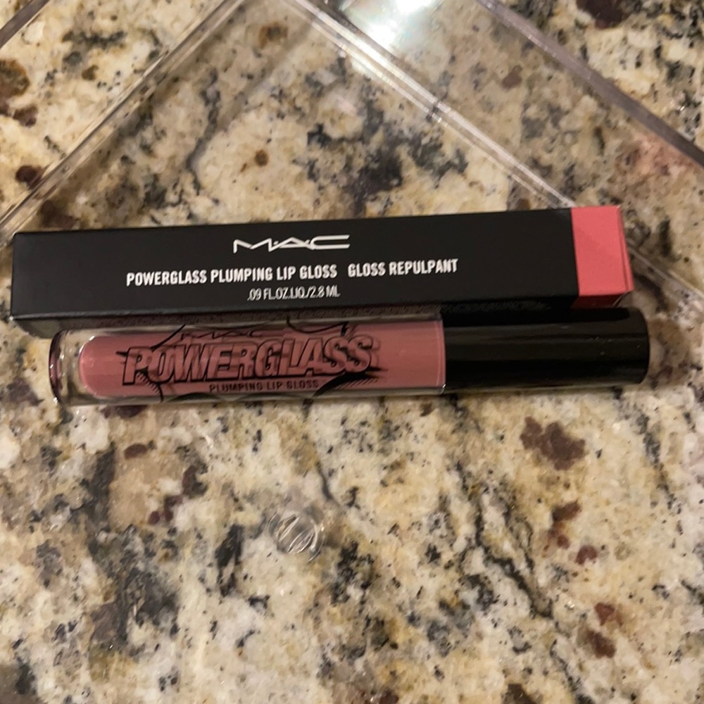 MAC Powerglass Plumping lip gloss